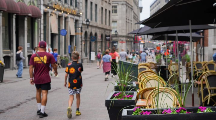 Professionnels : aménager une terrasse accessible, fonctionnelle et rentable pour votre ERP